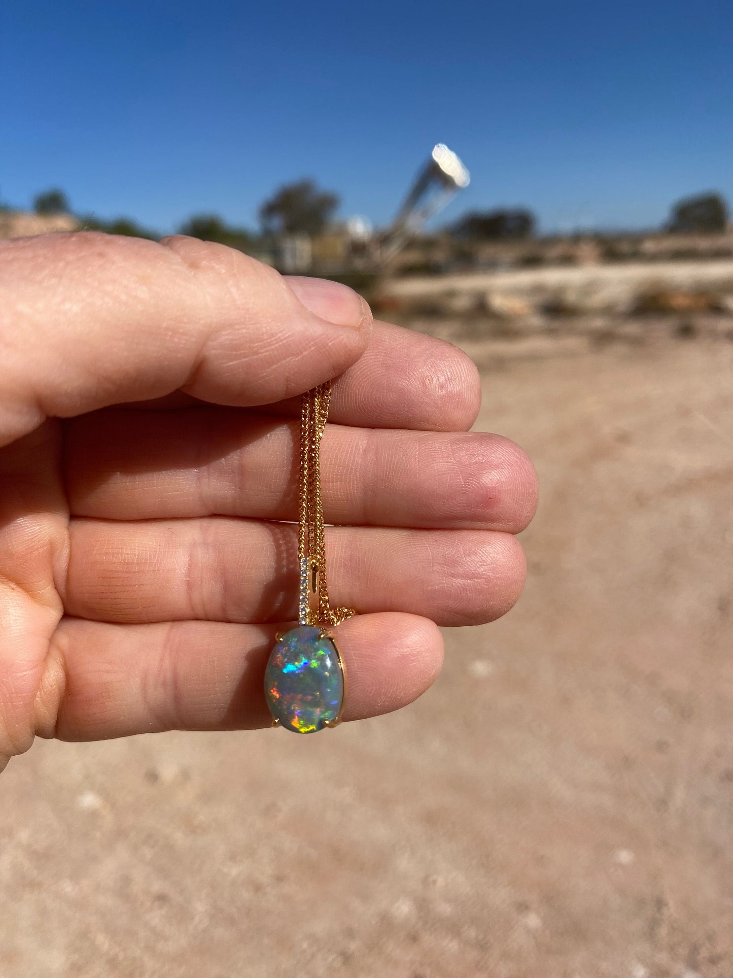 Classic Lightning Ridge Solid Opal 18ct Claw setting