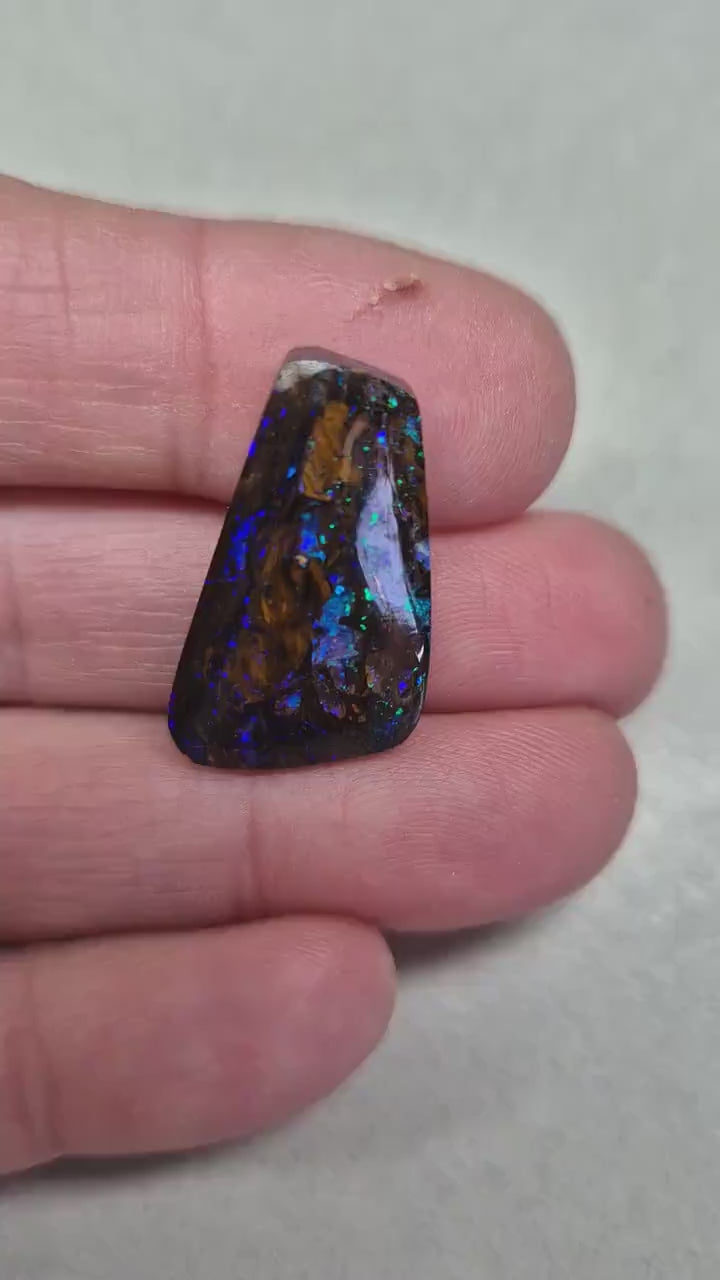 Stunning bright Boulder Opal