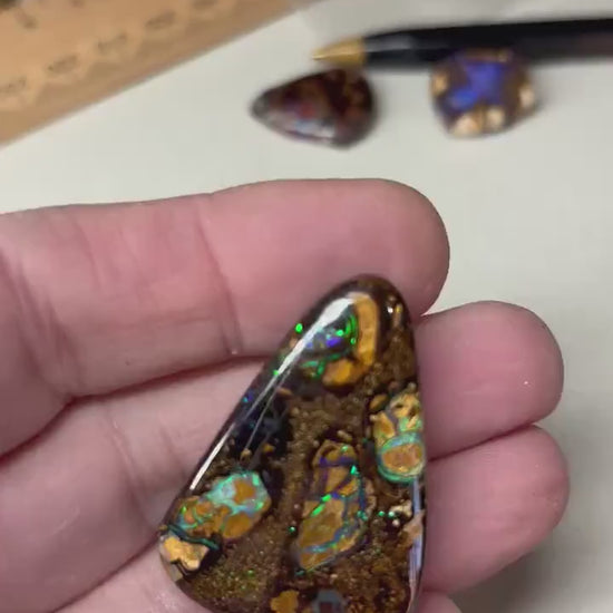 Boulder opal