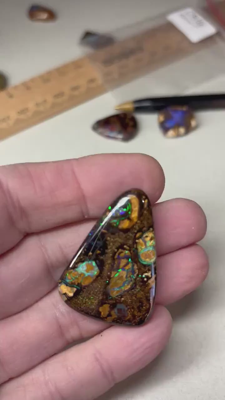 Boulder opal