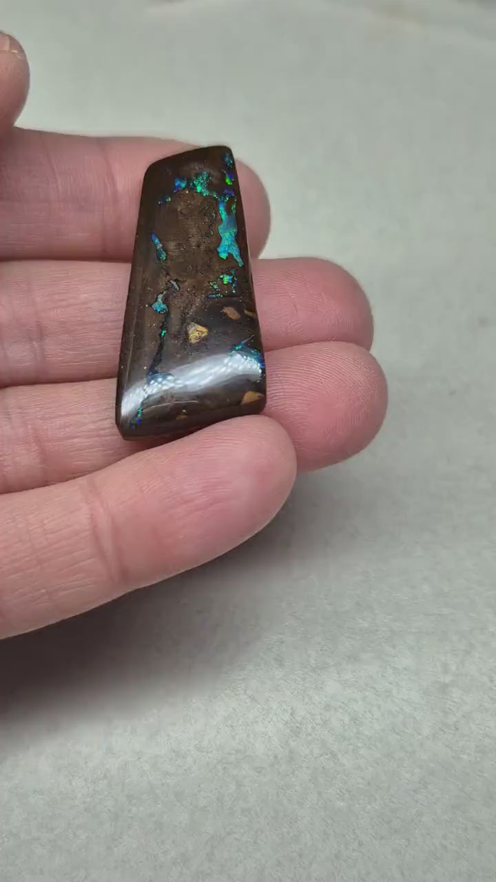 Stunning, bright boulder opal